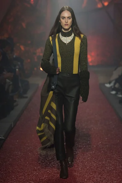 Look 12